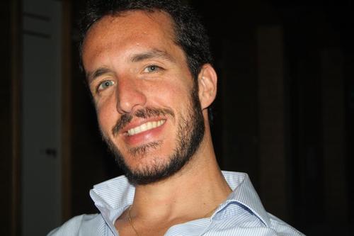 Appassionato di hi-tech, manager con spirito imprenditoriale e....Interista malato. Preoccupato dal panorama politico italiano.