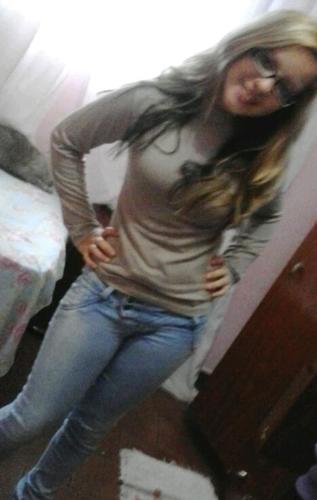 Quem tiver face me add la vitoria alicia e ask tmb ;D