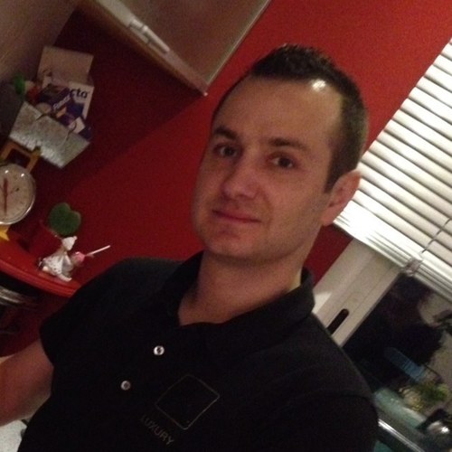 cavadorejulien's profile picture. 