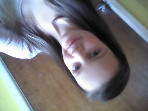 up side down on photo but twitter flipped it ???!!! I am in love with 1D And I love my for girls Ruby, niamh, jade and Caitlin xxxxx