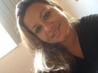 AMOR
A melhor utilidade que se pode dar a vida é amar.
A melhor expressão de amor é o tempo.
O melhor momento para amar é agora.