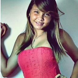 1.4 aninhos , capricorniana , namoro com #GleyssonCosta há 1 ano & 11
 mês ;*