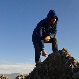Graduado en Geografía e Historia por la UJA y posgraduado por la UGR y la UJA. Mi vida está siendo absorbida por las oposiciones.