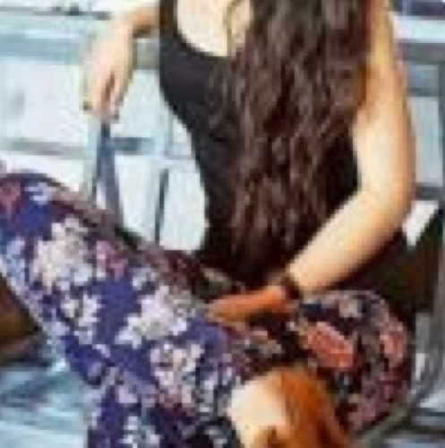 انا انثى مزاجية ذات مفردات عنيدة لست مجبورة على تبرير مواقفي لمن يسيء الظن اتحدث بعفوية اضحكك بشدة أغار بجنونن واعشق بخجل *:$♡'.