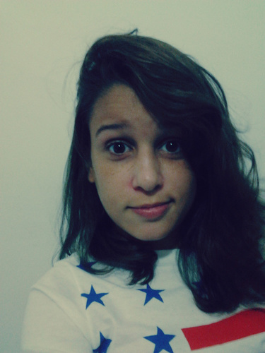 Sou uma menina chata,legal,boboca,engraçada e FELIZ (:
