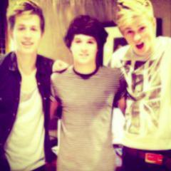 DepressionOfTV's profile picture. Brazilians passionates, crazy, fanatical and hysterical by @TheVampsBand FC: Gabi and Ana