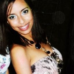 • Parece que veio da Lua & trouxe todo seu brilho com ela.