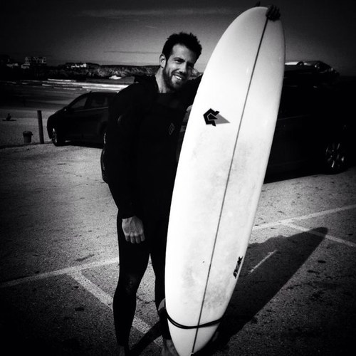 Grupo de amantes y profesionales de surfing. Organizamos cursos para todos los niveles. Siempre lo pasamos genial. Hablamos castellano, ingles, ruso.