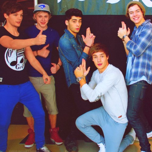 OMG ITS KEVIN!!! Haha hello its @mariarotoloni showing iff the love for one direction! XD