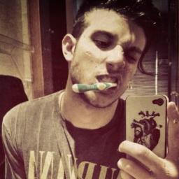 'Muitas vezes não conseguimos o q queremos,mais nada nos impede de tentarmos.' @ChayLeao nunca desistirei de você ;)