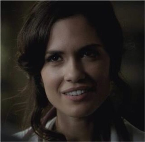 I'm a doctor, I help people I can't help heal a broken heart. [TVD RP•SL•Single]