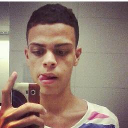 - Oi Prazer Sou Lanzético (L) Adoro Curti a vida ∞ viciado um Twitter & Facebook Quer Me Conhece Melhor Follow-me =]