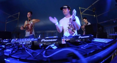 dazdeadeasy's profile picture. I was once an extra in a Bollywood movie.