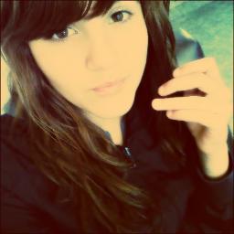 La sonrisa de un canadiense,mi droga. Los sueños se cumplen,él me lo ha demostrado,así que cree y lucha.
Tu Amante Te Ama Con La Viiida♥