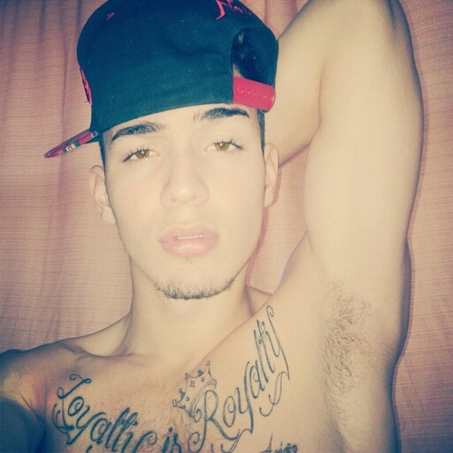 18 | PuertoRican | Cheerleader | RihannaNavy | Gay | instagram: @thatchulo_frankie | S I N G L E