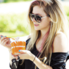 ´´eu sou a rainha e vcs me amam´´