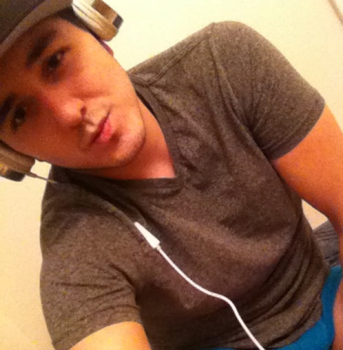 Im Just An Average Twee$ho Who Tweeets So Follow Me:D