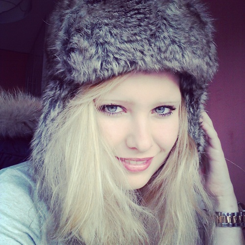 NadiaaDelicious's profile picture. Dare to walk your own way and you'll never get lost.