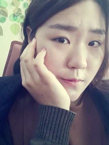 23세/ 광고홍보/ 한대협/ 음악,영화등문화생활짱좋아함/ 활동적/ 등등등 맞팔은 물론 100%입니다 ^0^. Please follow me !!