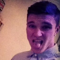 17, love football, love my family and friends, message for more :p follow me for a follow back!
