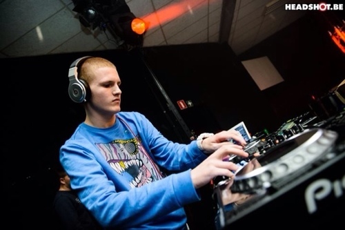 NittyWow's profile picture. DJ. Live DJ bij Kraantje Pappie. voor booking & contact; Info@nittywow.com Info@bankbookings.nl https://t.co/SWQEVBFLXs