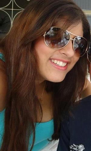 Sou uma pessoa super descontraída,adoro ouvir musicas,dançar,festar ...Amo minha Familia!Principalmente a minha princesinhaa♥