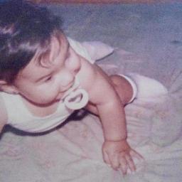 Eu sou uma pessoa amorosa, atenciosa, carinhosa, companheira, doce, fiel, gentil, meiga, romântica, sincera, tímida.