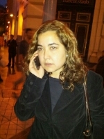 Creo qué hay derechos si se cumplen los deberes. Divorciada y pololeando. Psiquiatra. Tía madrina chocha e hija de Bello con pasado PUC.  En Coyhaique .