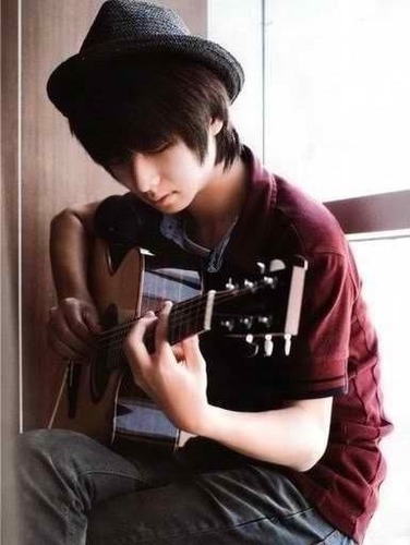 Hello, i'm Sungha Jung/96line/my life is play guitar and I had to grow my skills, not just my age that grew/
