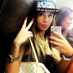 Heeey  , Princesa Levanta a Cabeça Se não a Coroa Cai =)