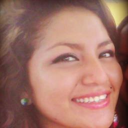 Soy de esas personas que se encariñan rapido , entregan mucho y reciben poco 
& sobre todoo disfrutar de las buenas compañiaas (: