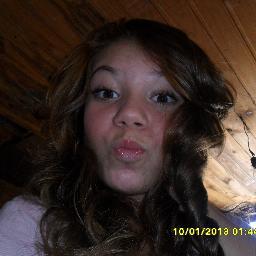 oiee gente aquie é a @girl_alonee bff da gabii eu vim dizer q eu adoroo mt essa lokinha e q ela é mt fofa bejins p tds !!!
