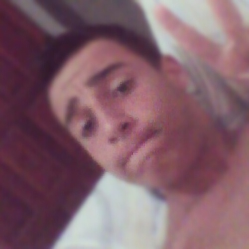 Nao tem como eu brigo, bato, choro, mordo, abraço irrito pertubo e sou grudento com ela mais faze oq eu amo ela de mais g3'