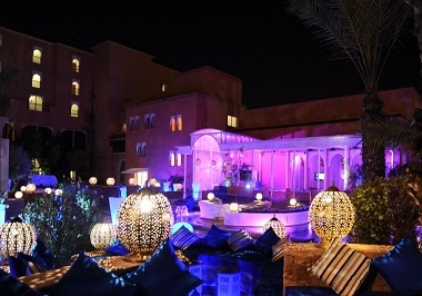 Au coeur des luxueux jardins du Sofitel le So vous propose chaque soir à partir de 20h de découvrir un concept food & art. Dîner - groupe Live - Dj