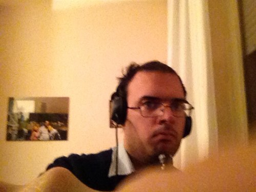 Sono bello e sono un dj e anche 
yotubers so fare tutto mi piace musica la seguo sempre e sono single Poeta e romanziere  ho un gatto