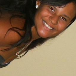 15 anos curtidos;musica é a minha vida;adoro dançar;sonho fazer artes cênicas;emotiva;virginiana;protetora;ciumenta;detalhista;amo minha familia, sou eu (...)