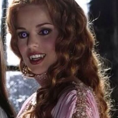 Aleera (@Aleera_Dracul...