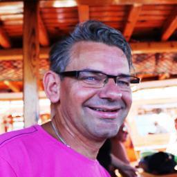 rudiveenstra's profile picture. Aan de rand van het ravijn groeien de mooiste bloemen