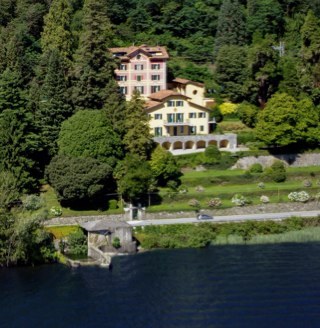 Piccolo Relais situato nelle immediate vicinanze di Stresa e affacciato sul Lago Maggiore offre una vacanza all'insegna del relax.