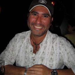 Pérez Amigos helps LATAM professionals and brands succeed in English-speaking markets.