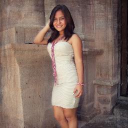 Caprichosa, enojona, coqueta, AMO bailar, es mi grán pasión! ♥ Vida? Fácil y divertida!! :D