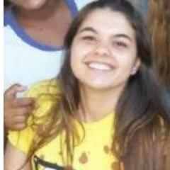 A baixinha mais querida de todos, amo muito minha família, amigos,sou brincalhona, alegre, apaixonada pelo seu time de coração (FLAMENGO)! 
;)