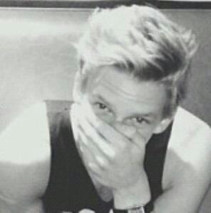 angels forever and always. follow i follow back. @codysimpson. i met cody on August 5th 2012! Cody followed me on December 1st!!!!