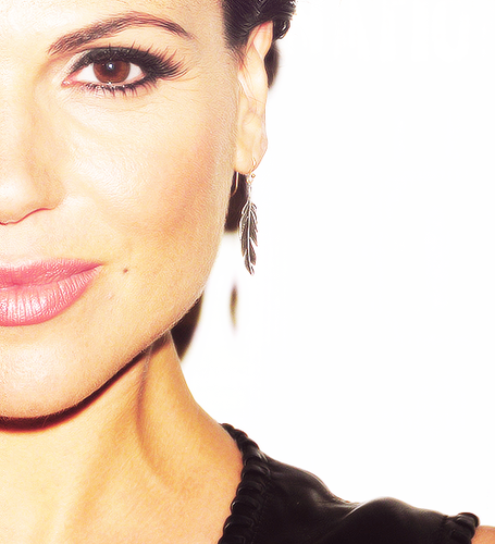 MillsSwanqueen's profile picture. Alcadesa que le gusta provocar... bautizada como Regina Macarena 
Perdidamente enamorada de @Emma_SwanQueen 3