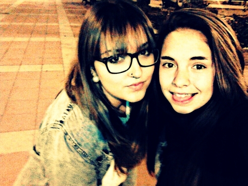 siempre con la cabeza bien alta de ser quienes somos, y a quien no le guste.. aire ;) TE ADORO MELLIZA!