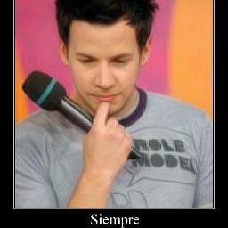 me faciina simple plan no sere la mejor fan pero lo mejor de todo es que soy una astronaut , seguidora de la buena musica ...amo a los chicos de simple plan