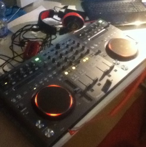 Jesse Jagt// DJ Nijmegen en omgeving// Mail: DJWolflock@hotmail.com // DJ nodig? Mail me! // Kijk op http://t.co/vHJ4Q5rZWX