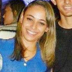 Sorria, mesmo através de suas lágrimas. Seja forte, mesmo através de seus medos.