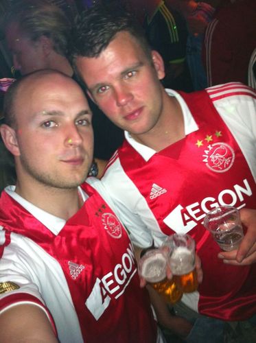 pumpketubbergen's profile picture. Docent Natuur-/scheikunde, Voetballer & Trainer T.V.C. 28, Ajacied tot in den dood, Gitarist, Schaop'nköpke, Metalfan en halve finalist Champions League 2019❌❌❌