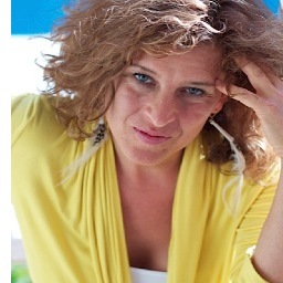 Vancouver filmmaker & videographer,  Improvising Diva, singer, entertainer, piano player, jingle writer.
